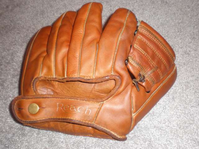 Joe DiMaggio Reach 233 Back